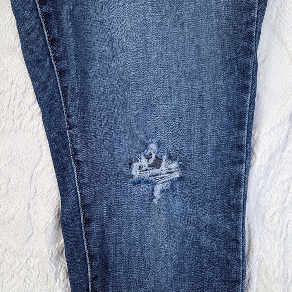 Levi's║Ripped 711 Skinny Jeans║Size 31 - Picture 3 of 7